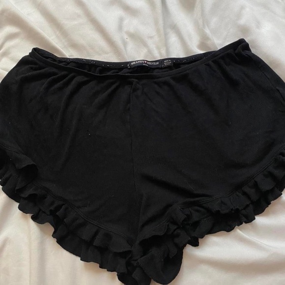 BRANDY MELVILLE black flow shorts🖤 - Picture 2 of 3